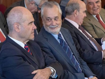 Los expresidentes Manuel Chaves y José Antonio Griñán, durante el juicio en la Audiencia de Sevilla.