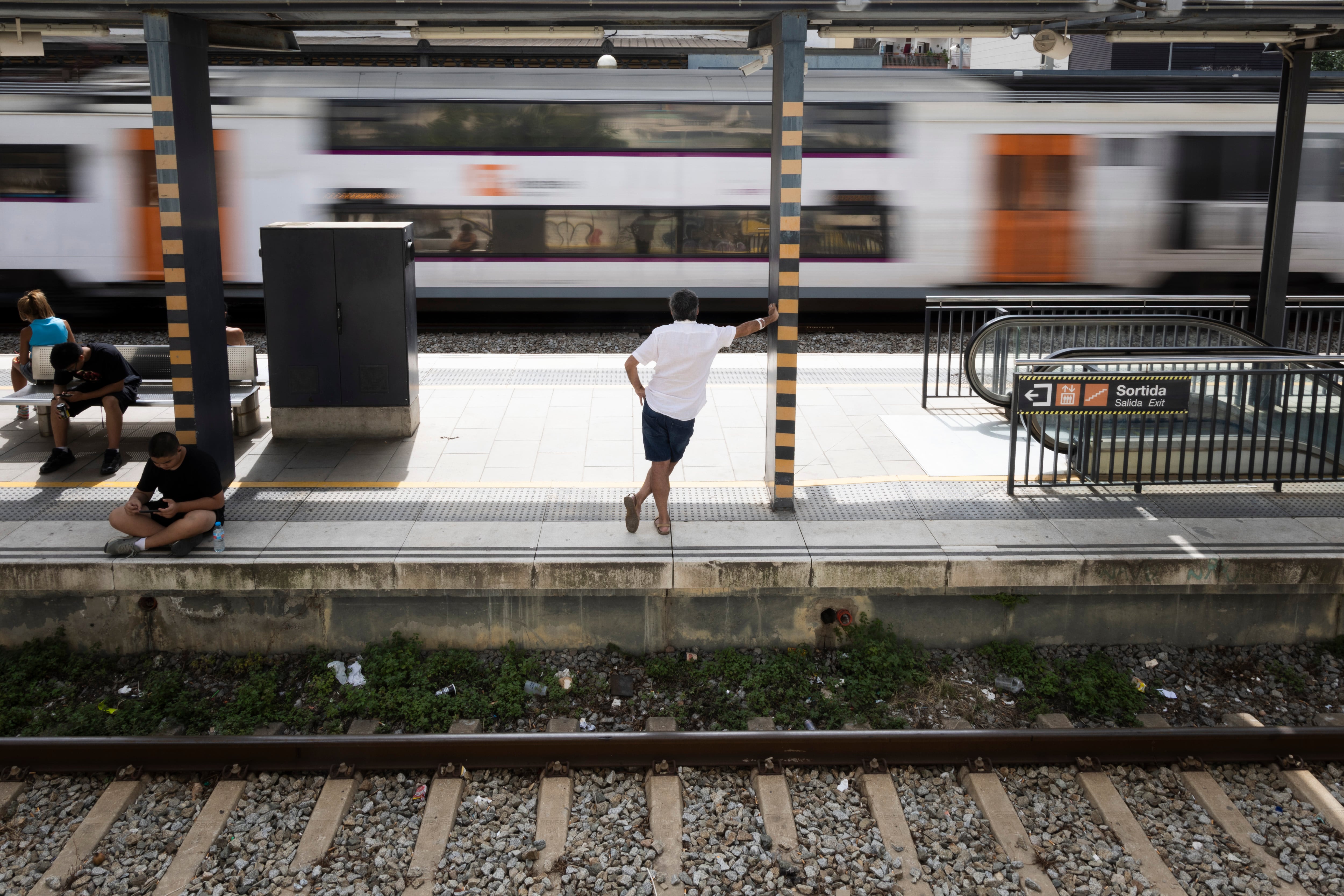 Cortada la R3 de Rodalies entre L’Hospitalet y Ripoll (Barcelona) por una incidencia técnica