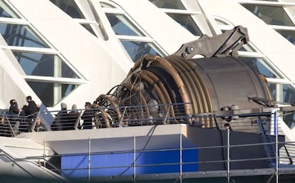 Los t&eacute;cnicos ultimaban este lunes los preparativos del rodaje de &#039;Tomorrowland&#039; en la c&aacute;psula espacial ubicada en el Museu de les Ci&egrave;ncies. 