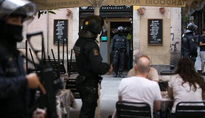 Macrooperación policial contra el narcotráfico en el barrio del Raval.