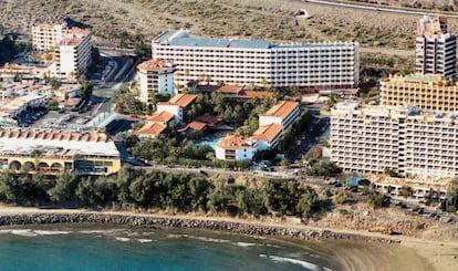 Fotografía facilitada por el hotel Continental, en el sur de Gran Canaria, en la que se aprecian varios hoteles en la costa.