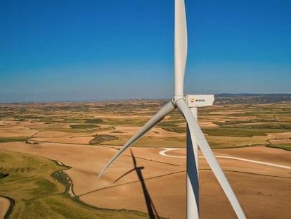 Un aerogenerador del parque eólico Delta, en Aragón, en una imagen de archivo.