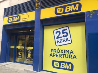 Fachada de la nueva tienda de SM Supermercados en Cartagena.