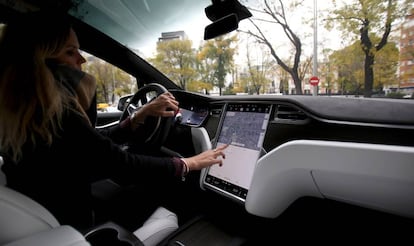 Interior del Tesla Model X.