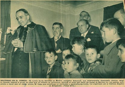 Recorte de prensa que recoge una imagen en Madrid de los niños de la Operación Ángel, la primera reagrupación familiar de los emigrantes de la Operación Bisonte, un día antes de coger el vuelo a Quebec, en la Navidad de 1957.