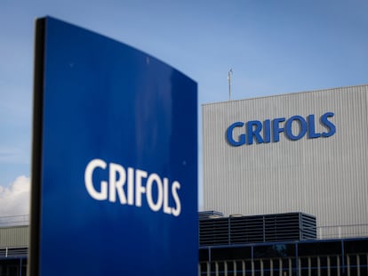 El logo de Grifols en sus instalaciones de Parets del Vallés (Barcelona).