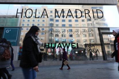 Futura tiendade la compañía Huawei en plena Gran Vía de Madrid.