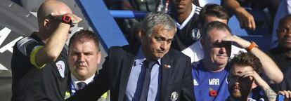 Mourinho, durante el Chelsea-Liverpool.