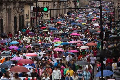 Manifestaci&oacute;n de maestros en Michoac&aacute;n contra la reforma 