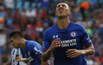 Roco se lamenta tras una falla.