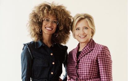 Elaine Welteroth, editora de Teen Vogue, y Hillary Clinton.