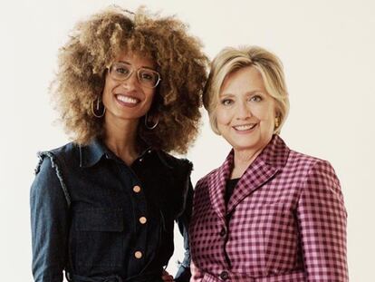 Elaine Welteroth, editora de Teen Vogue, y Hillary Clinton.