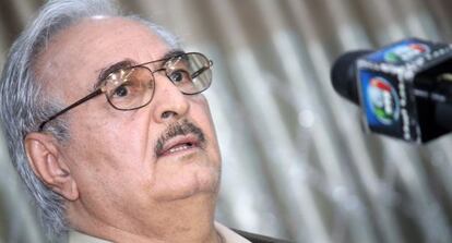 El general Khalifa Haftar que se revel&oacute; el pasado fin de semana en Libia.  