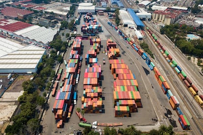 Un centro de almacenamiento de contenedores, en México.