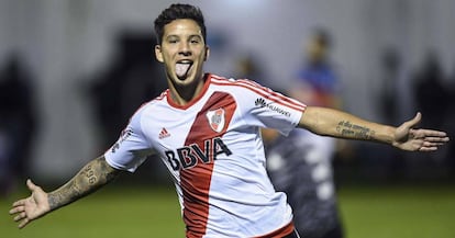 Sebastián Driussi celebra el primer tanto de River ante Tigre.