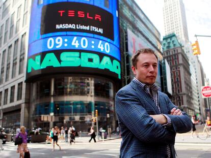 Elon Musk, durante una entrevista en 2010, cuando Tesla empezó a cotizar en el índice Nasdaq.