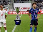 KOBE (JAPÓN), 17/07/2021.- El centrocampista de la española de fútbol, Dani Ceballos (i), y el defensa japonés Ko Itakura (d), momentos antes del encuentro amistoso preparatorio para los Juegos Olímpicos de Tokio 2020, este sábado en Kobe (Japón). EFE/ Pedro González / RFEF SÓLO USO EDITORIAL / SÓLO DISPONIBLE PARA ILUSTRAR LA NOTICIA QUE ACOMPAÑA (CRÉDITO OBLIGATORIO)