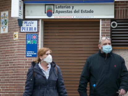 Establecimiento de lotería cerrado en Manzanares el Real, Madrid.