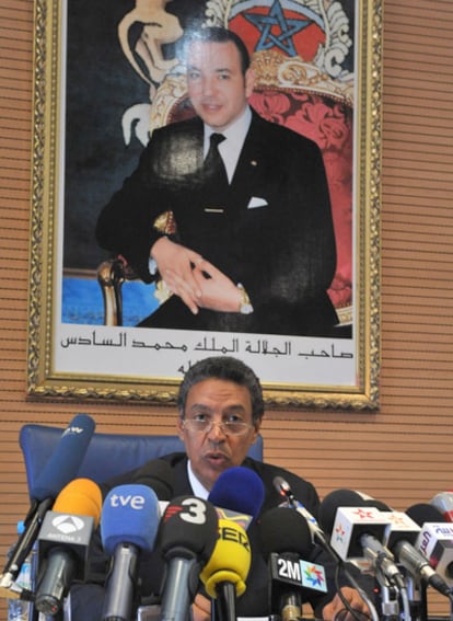 El ministro del Interior marroquí, Taib Cherkaoui, hace balance de las manifestaciones de ayer en una rueda de prensa en Rabat.