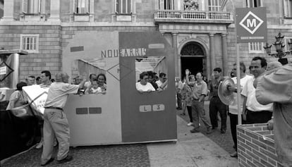 Protesta ve&iuml;nal a la Pla&ccedil;a Sant Jaume, el juny del 1992.