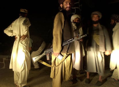 Milicianos talibanes en Jalalabad el 13 de octubre de 2001, un mes después de los atentados del 11-S en Estados Unidos.