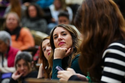 La ministra de Igualdad, Irene Montero, durante la segunda jornada del Encuentro Internacional Feminista organizado por el Ministerio de Igualdad, en febrero, en la Universidad Complutense de Madrid.