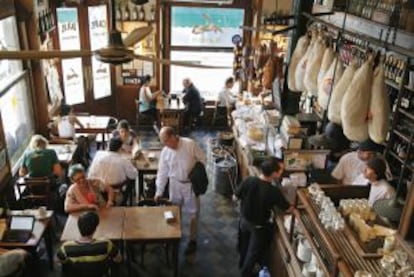 La Poesía, bar y restaurante en el barrio de San Telmo, en Buenos Aires.