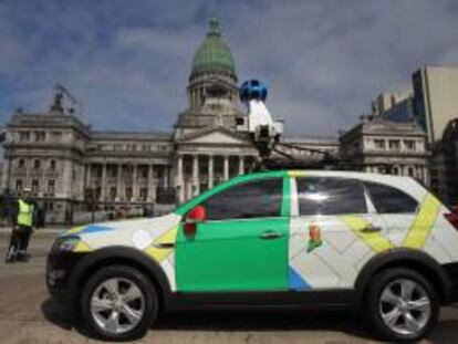Uno de los vehículos que utilizará Google para la elaboración de su servicio Street View en Argentina fue registrado este miércoles, frente al Congreso en Buenos Aires.