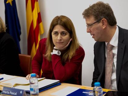 Los dirigentes del PDeCAT, Marta Pascal y Ferran Bel (d), el pasado lunes