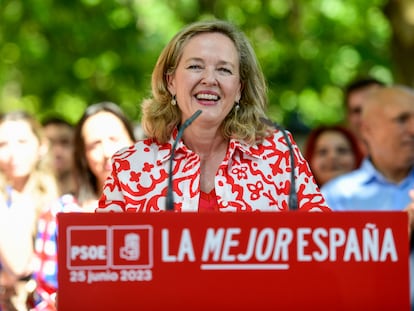 La vicepresidenta y ministra de Economía, Nadia Calviño, en Madrid este domingo.