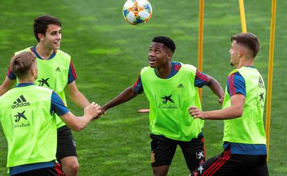 Ansu Fati, en l'entrenament de la sub-21 a Las Rozas.