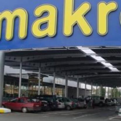 Fachada de un supermercado Makro