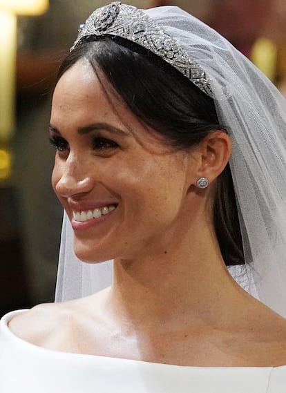 Markle lució un maquillaje muy sencillo. En cuanto a los pendientes, unos discretos de diamantes.