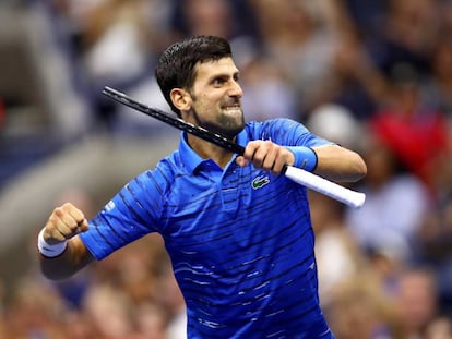 Djokovic celebra un punto contra Kudla en la pista central.