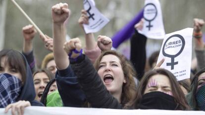 Un grup de dones durant la vaga feminista del 8 de març.