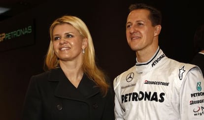 Michael Schumacher y su esposa, Corinna, en una imagen de 2010.