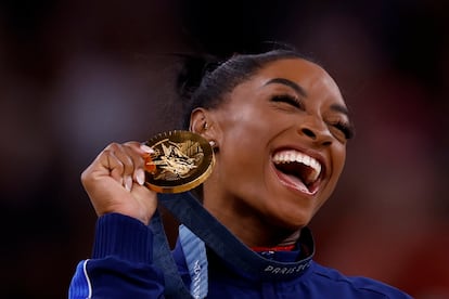 Simone Biles, con su tercer oro en los Juegos Olímpicos de París.