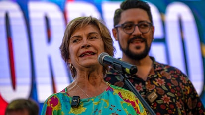 Evelyn Matthei participa en un mitin durante las campañas para las elecciones regionales, en noviembre de 2024 en Santiago.