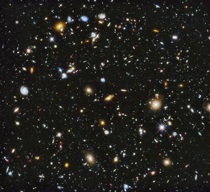 Imagen de Campo Ultraprofundo del universo, captado por el telescopio espacial `Hubble´, con miles de galaxias.