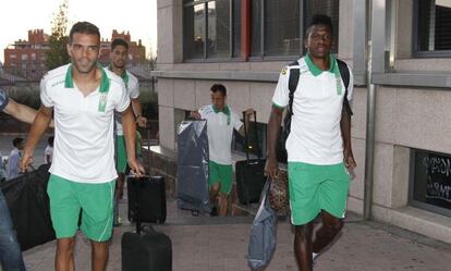 Jugadores del C&oacute;rdoba, a su llegada a Madrid. 