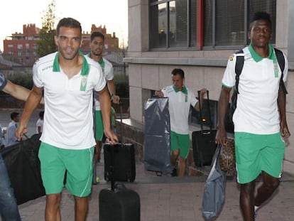 Jugadores del C&oacute;rdoba, a su llegada a Madrid. 