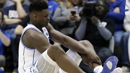 Zion Williamson, el pasado 20 de febrero, cuando se le destrozó la zapatilla y se lesionó.