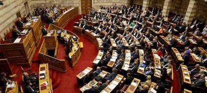 El Primer Ministro de Grecia, Alexis Tsipras, hablando ante el Parlamento.