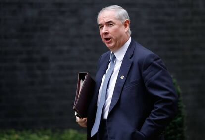 El Fiscal General de Reino Unido, Geoffrey Cox, este martes a su llegada al 10 de Downing Street, la residencia de la primera ministra.