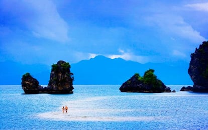 Paseo por la playa de Langkawi, en la costa oeste de la Malasia continental.