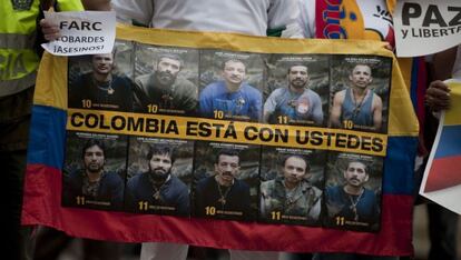 Retratos de archivo de secuestrados por las FARC.