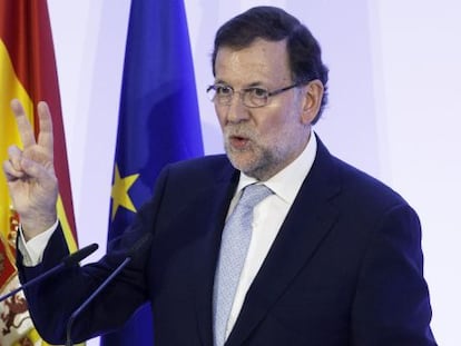 El presidente del Gobierno, Mariano Rajoy, durante la reuni&oacute;n que ha mantenido en Sevilla con empresarios andaluces.