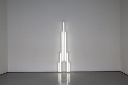 Dan Flavin, 'Monument for V. Tatlin', (monumento para V. Tatlin) 1964. Cortesía de David Zwirner, Nueva York/Londres. Colección Pinault.