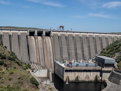 Panorámica de la presa de José María Oriol-Alcántara II, en Alcántara (Cáceres), gestionada por Iberdrola.