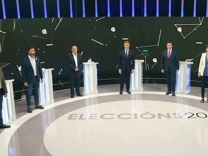 Los candidatos a la presidencia de la Xunta de Galicia momentos antes del debate, este lunes en Santiago de Compostela.